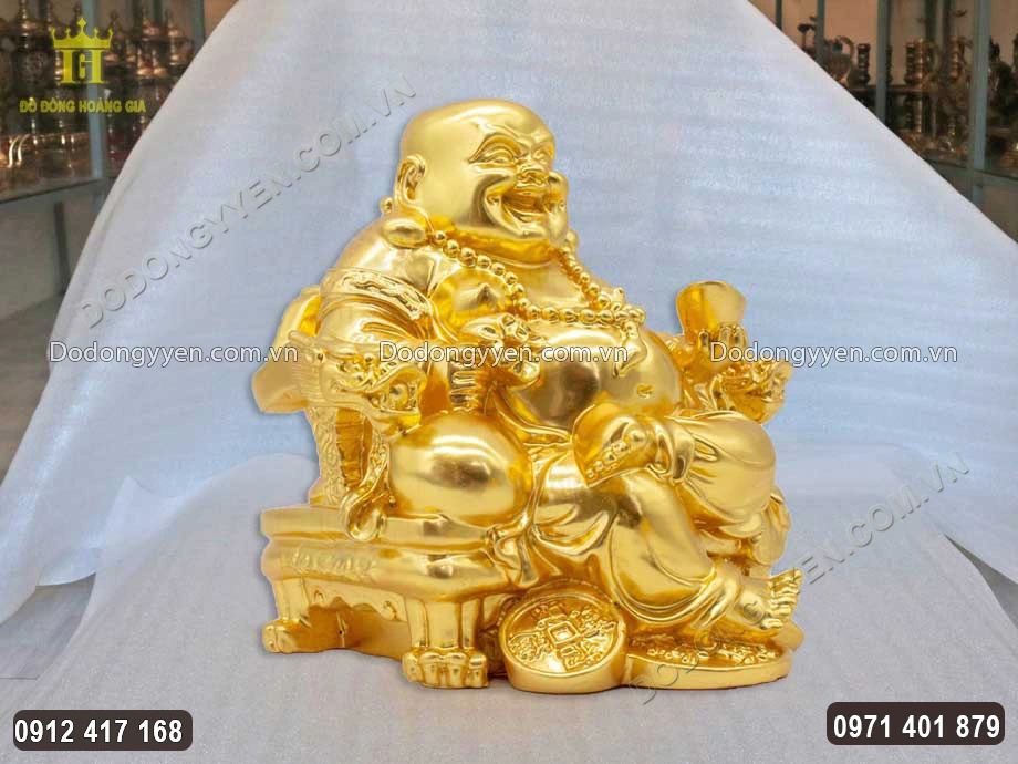 To&agrave;n bộ bề mặt vật phẩm được d&aacute;t v&agrave;ng 9999 sang trọng